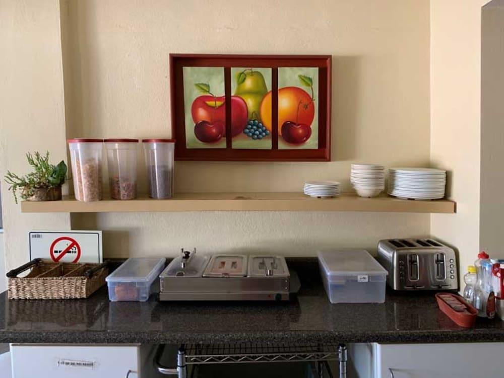 Hotel Posada Don Fernando エンセナダ エクステリア 写真