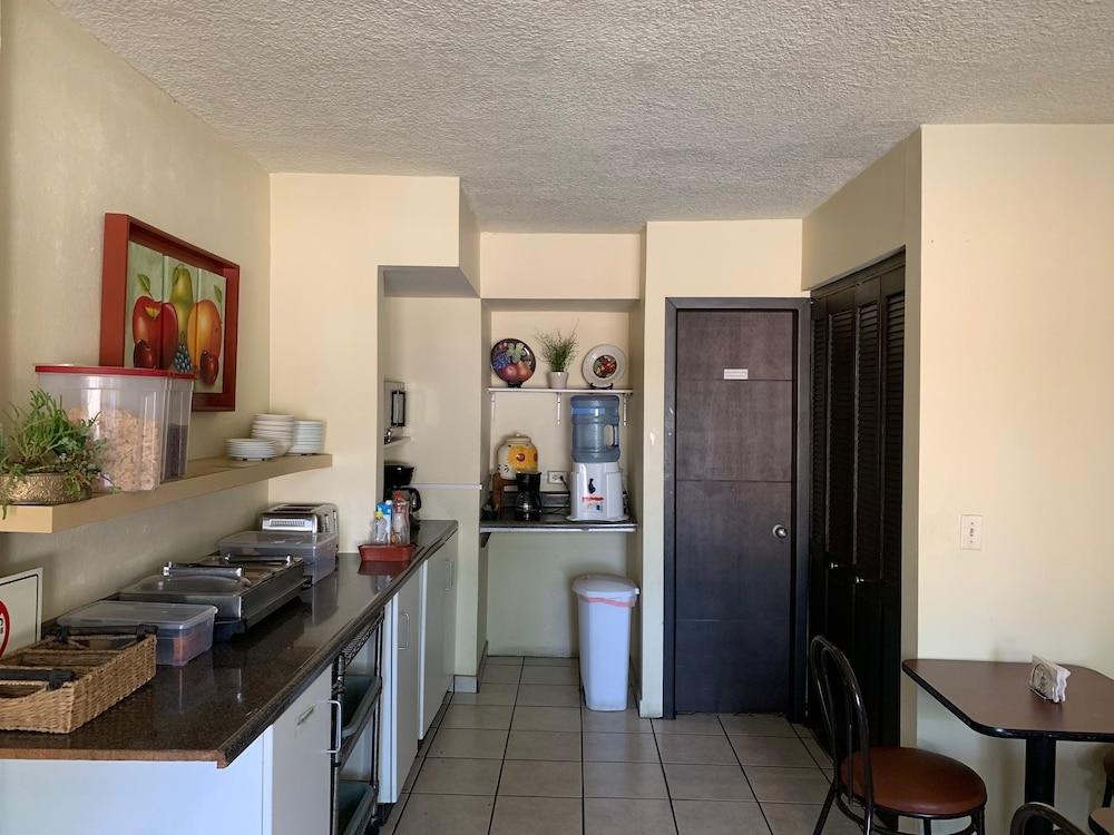 Hotel Posada Don Fernando エンセナダ エクステリア 写真